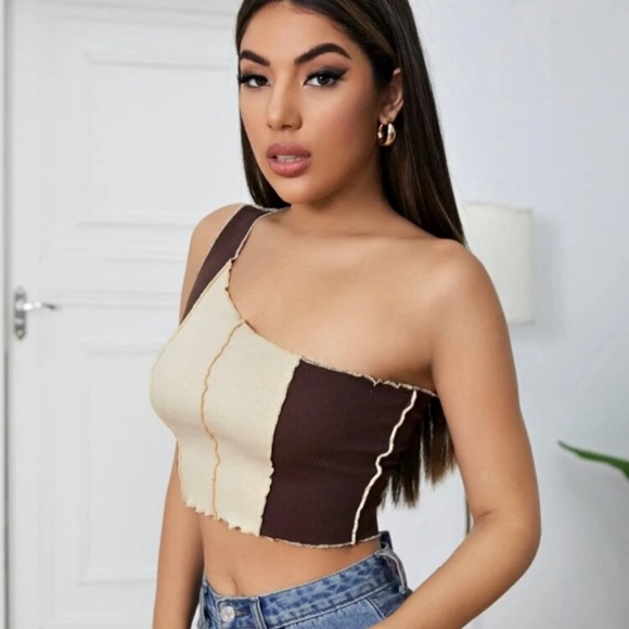 One Shoulder Colorblock Crop Top - Picture 2 of 12